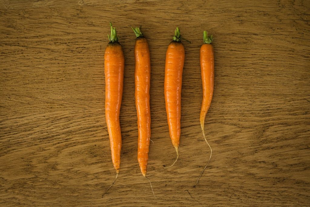 karotte: nährstoffreiches gemüse, ideal für gesunde ernährung und vielseitige gerichte.